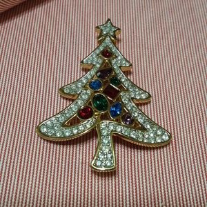 Vintage Gloria Vanderbilt Pin